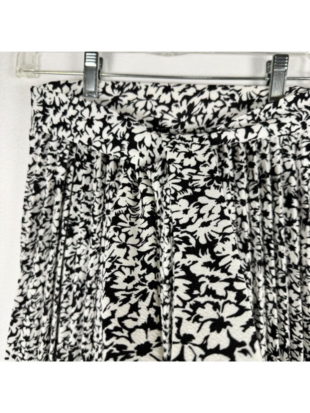 Lark + Grey Floral Black & White Pleated Tie Belt Skirt Size M Polyester Blend - Picture 7 of 9